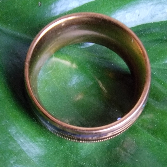 Stainless Steel goldtone band/ring Size 9. - Picture 6 of 7